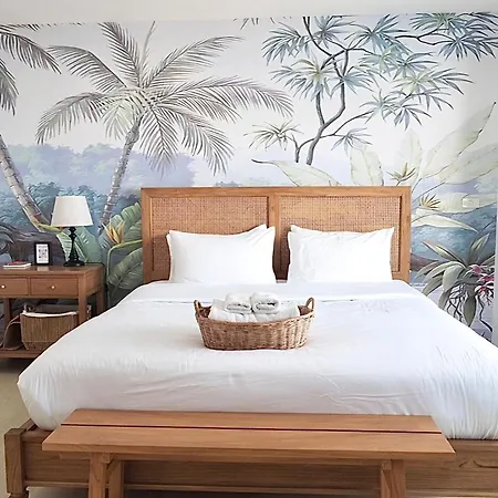 The Beach Bangsaen By Thanthita Next To Wonnapa Beach Free Disney Plus Exterior photo